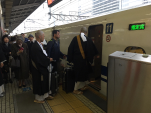 行僧見送り.jpg